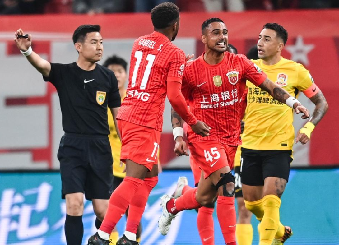 博鱼电竞-4-1！武磊梅开二度，中超卫冕冠军首胜，郑智又输了：遭遇两连败